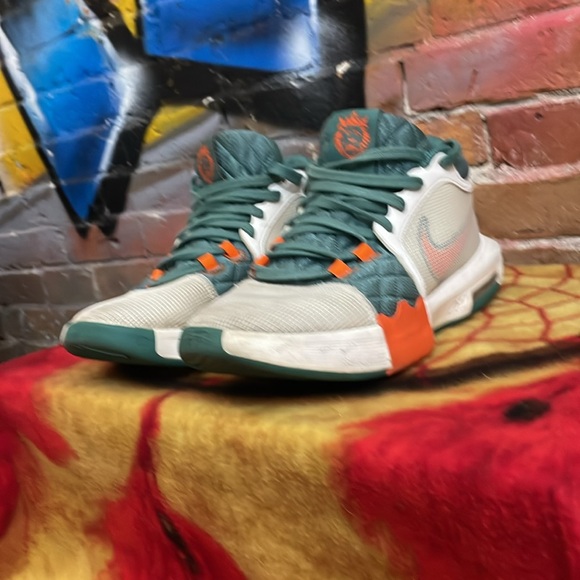 NIKE-men’s LEBRON WITNESS 8 ‘CANNON’ lace-up basketball shoes - Picture 4 of 10